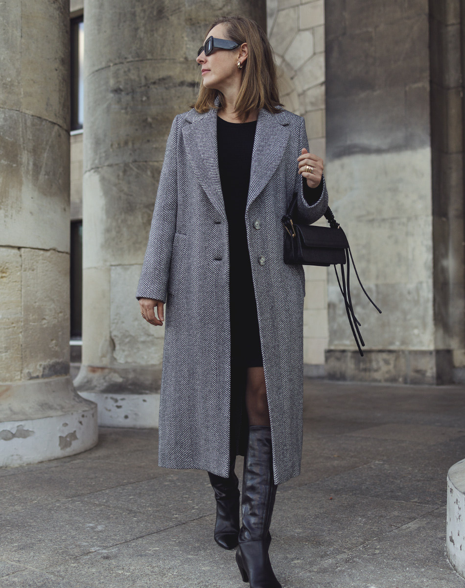 GREY WOOL COAT image 2