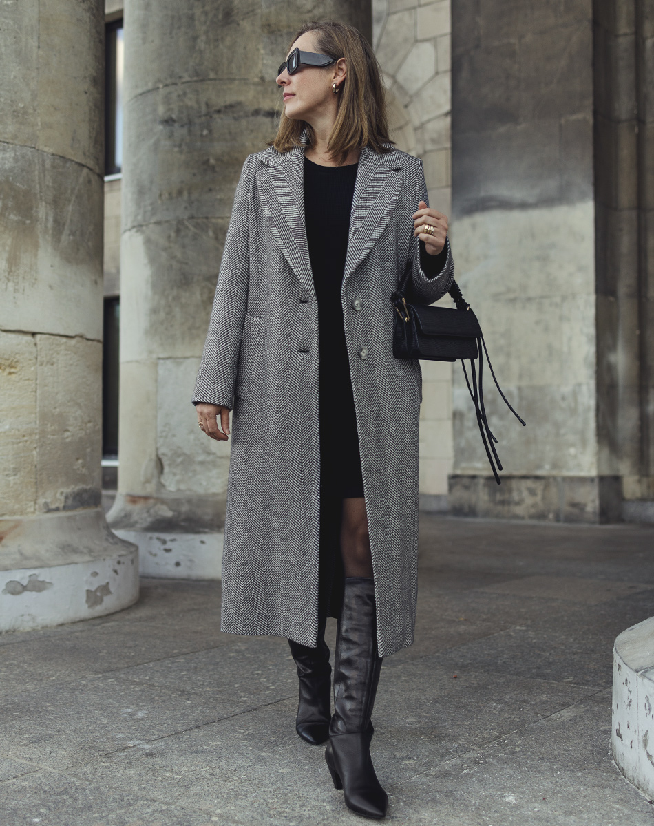 GREY WOOL COAT image 2